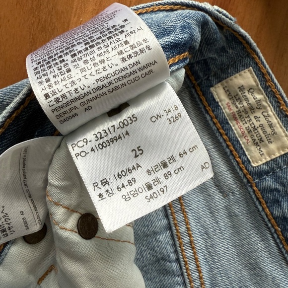 501® Original Fit High Rise Women's Shorts - Picture 2 of 3